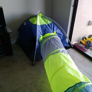 Kids play tent